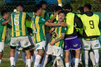 Uribelarrea le quitó el invicto al puntero